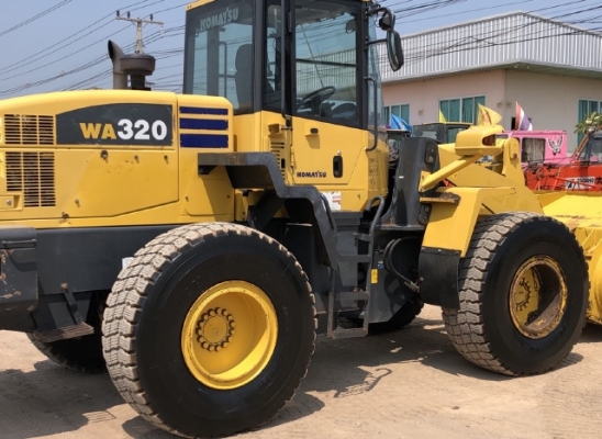 ขายรถตักล้อยาง KOMATSU WA320-5 นำเข้าเองจากญี่ปุ่น สภาพสวยพร้อมใช้ มีVDOการทำงานครับ ขายรถตักล้อยาง KOMATSU WA320-5 นำเข้าเองจากญี่ปุ่น สภาพสวยพร้อมใช้ มีVDOการทำงานครับ