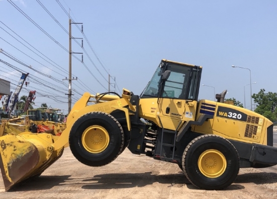ขายรถตักล้อยาง KOMATSU WA320-5 นำเข้าเองจากญี่ปุ่น สภาพสวยพร้อมใช้ มีVDOการทำงานครับ ขายรถตักล้อยาง KOMATSU WA320-5 นำเข้าเองจากญี่ปุ่น สภาพสวยพร้อมใช้ มีVDOการทำงานครับ