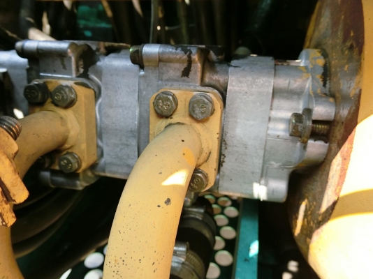 KOMATSU 40-7 ขนาดPC-40 <มีVDOให้ชม>รถเก่านอกมีเอกสารอินวอย☎️ติดต่อ 085-5632278 <ราคาต่อรองได้>