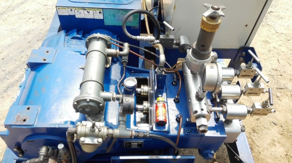 ปั้มฉีดน้ำแรงดัน Arimitsu 1000 bar เก่านอกลงตู้พร้อมอุปกรณ์