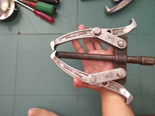 ขายสองขาดูดลูกปืนขนาด6"CRAB MADE IN JAPAN. มือสองสภาพดี ขายสองขาดูดลูกปืนขนาด6"CRAB MADE IN JAPAN. มือสองสภาพดี