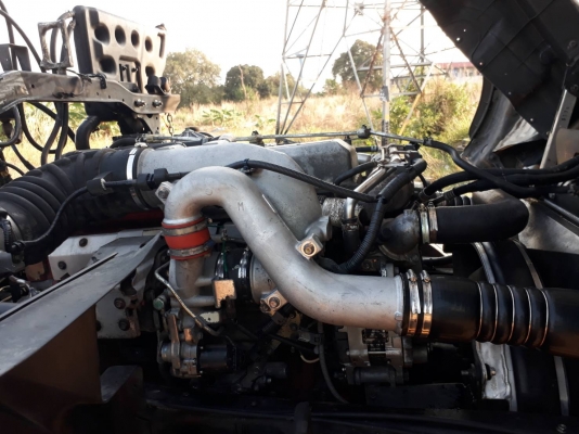 Hino 344 ปี 56 สิบล้อหัวลากสองเพลา ไมล์สามแสน ยางเต็ม ทะเบียนพร้อม