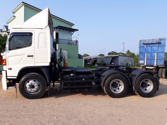 Hino 344 ปี 56 สิบล้อหัวลากสองเพลา ไมล์สามแสน ยางเต็ม ทะเบียนพร้อม