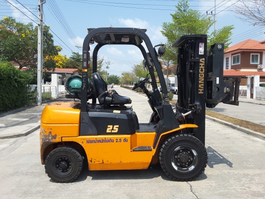 ขาย 2.5 ตันเสายกสูง 4.3 เมตรติดงาเท ติดต่อ 0813535948