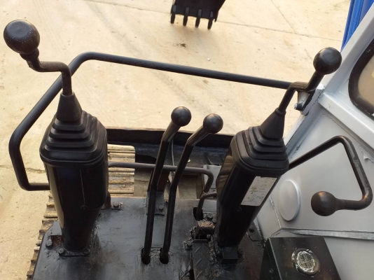 ขายรถขุดHitachi EX50URG เครื่องยนต์ISUZU - 3AB1 ขนาด 3 สูบ คอนโทรลน้ำมัน ปั๊มนิ้ว แทรคเหล็กก๊อบยาง ม