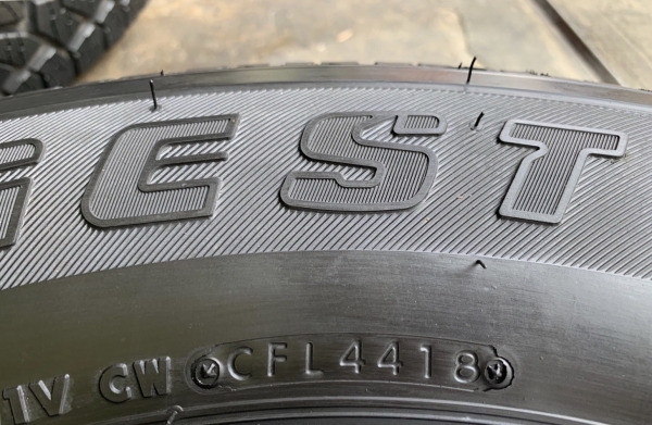 ยางใหม่ป้ายแดง 255-65-17 Bridgestone ตุ่มอลัง เส้นสีจัดจ้าน