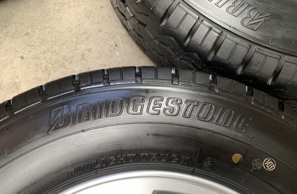 ล้อแม็กป้ายแดง Mitsu Triton ขอบ 15 พร้อมยางป้ายแดง Bridgestone 215-70-15 ลงพื้นปี 19 สวยกริ๊บๆ
