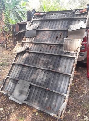 กระบะเปิดสามด้านเก่าญี่ปุ่น