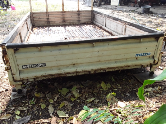 กระบะเปิดสามด้านเก่าญี่ปุ่น