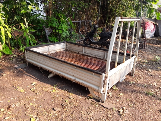 กระบะเปิดสามด้านเก่าญี่ปุ่น