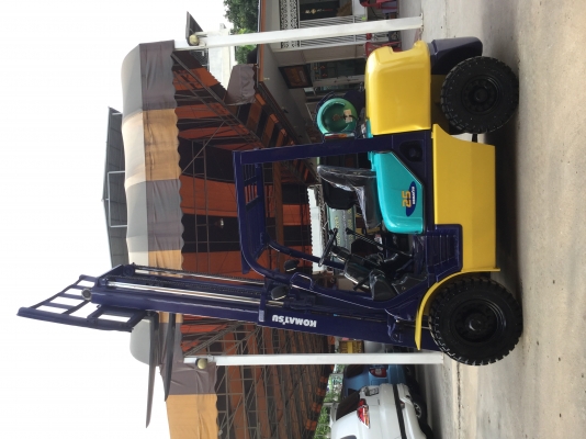 อาร์ ซี เอข โฟรคลิฟท์  ขาย โคมะสุ   2.5 ตัน เบนซิล เสา 3 เมตร