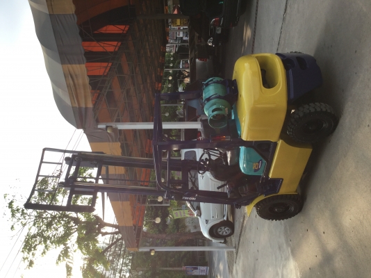 อาร์ ซี เอข โฟรคลิฟท์  ขาย โคมะสุ   2.5 ตัน เบนซิล เสา 3 เมตร