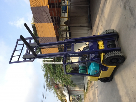 อาร์ ซี เอข โฟรคลิฟท์  ขาย โคมะสุ   2.5 ตัน เบนซิล เสา 3 เมตร