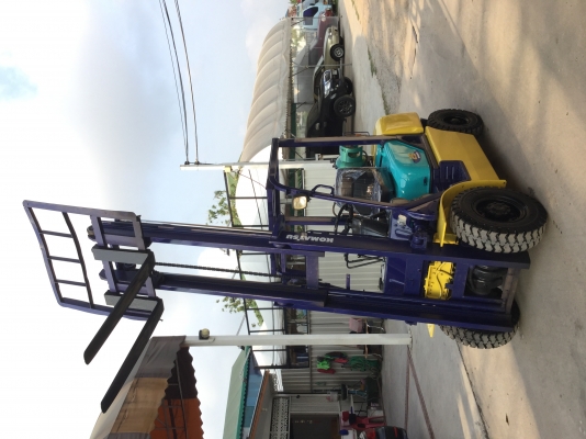 อาร์ ซี เอข โฟรคลิฟท์  ขาย โคมะสุ   2.5 ตัน เบนซิล เสา 3 เมตร