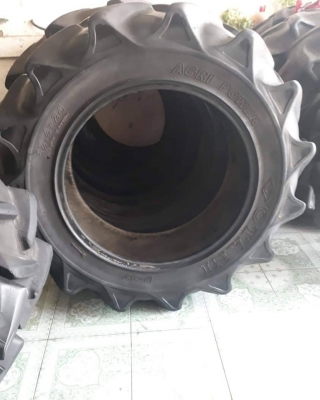 กระทะล้อพร้อมยาง ขอบ 12.4-24 จำนวน 1 คู่