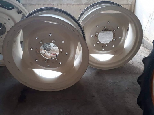 กระทะล้อพร้อมยาง ขอบ 12.4-24 จำนวน 1 คู่