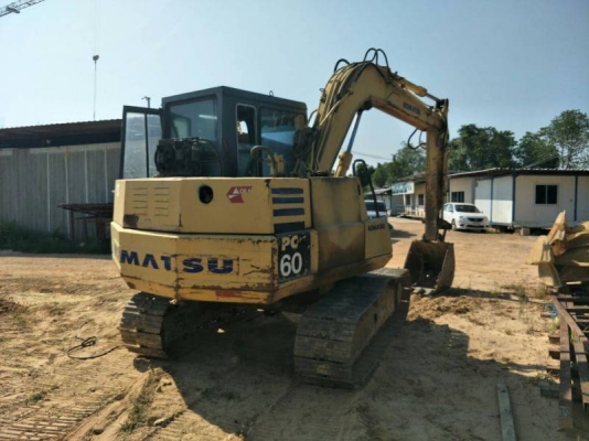 ขายรถแบคโฮ KOMATSU PC60-5 มีหัวกระแทกปุ้งกี๋ราคา 400,000