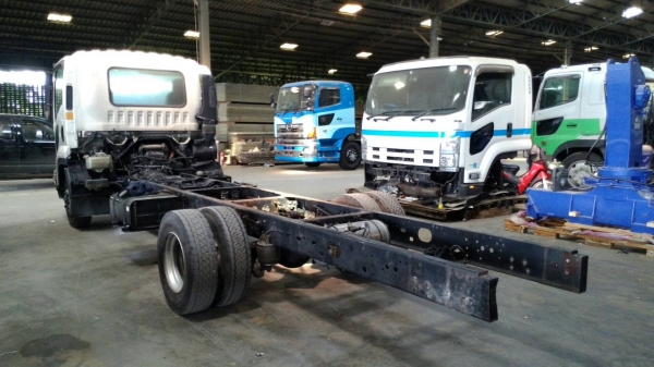 ISUZU FRR 6 ล้อประกอบ ISUZU FRR 6 ล้อประกอบ