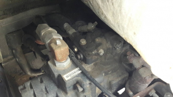 ขายรถขุด Komatsu PC28UU-3 เครื่องKomatsu 3สูบ เครื่องยนต์3D82 คอนโทรลสั้น ปั้มนิ้ว แทรคยาง มีหลังคา 