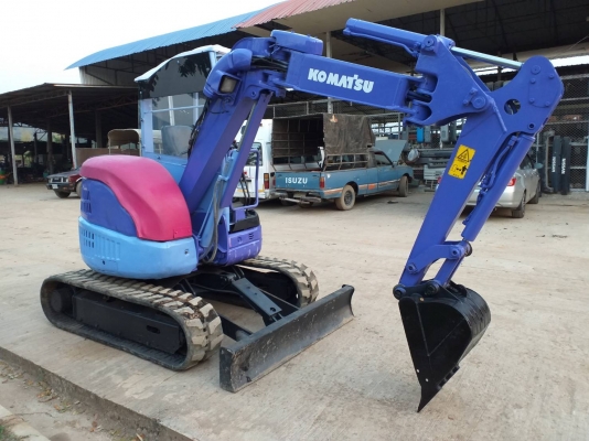 ขายรถขุด Komatsu PC28UU-3 เครื่องKomatsu 3สูบ เครื่องยนต์3D82 คอนโทรลสั้น ปั้มนิ้ว แทรคยาง มีหลังคา 
