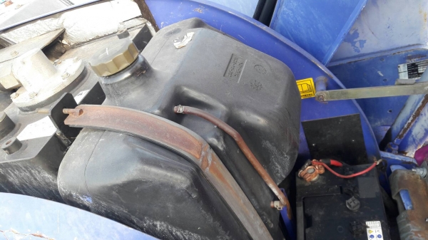 ขายรถขุด Komatsu PC28UU-3 เครื่องKomatsu 3สูบ เครื่องยนต์3D82 คอนโทรลสั้น ปั้มนิ้ว แทรคยาง มีหลังคา 