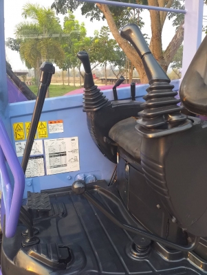 ขายรถขุด Komatsu PC28UU-3 เครื่องKomatsu 3สูบ เครื่องยนต์3D82 คอนโทรลสั้น ปั้มนิ้ว แทรคยาง มีหลังคา 