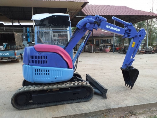 ขายรถขุด Komatsu PC28UU-3 เครื่องKomatsu 3สูบ เครื่องยนต์3D82 คอนโทรลสั้น ปั้มนิ้ว แทรคยาง มีหลังคา 