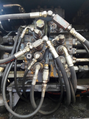 ขายรถขุดSumitomo SH145 เทียบเท่ารถ 120 เครืองยนต์มิตซูบิชิ 4 สูบ เทอร์โบ 4D32 คอนโทรลน้ำมัน ปั้มนิ้ว แทรคเหล็ก มีแอร์ (รถใช้งานบริษัท)