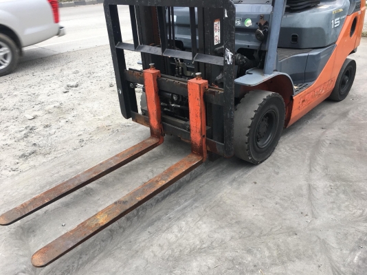 รถโฟล์คลิฟท์เสาสูง3เมตรเครื่องยนต์ดีเชลเกียร์ออโต้ รถโฟล์คลิฟท์เสาสูง3เมตรเครื่องยนต์ดีเชลเกียร์ออโต้