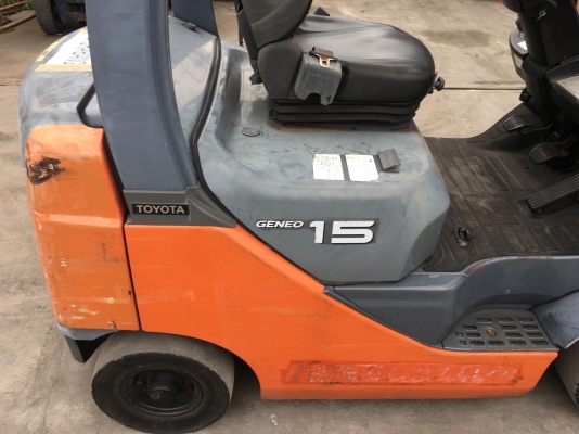 รถโฟล์คลิฟท์เสาสูง3เมตรเครื่องยนต์ดีเชลเกียร์ออโต้ รถโฟล์คลิฟท์เสาสูง3เมตรเครื่องยนต์ดีเชลเกียร์ออโต้