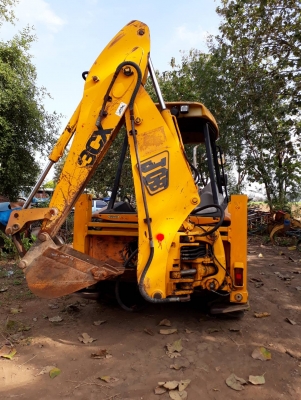 ขายเก่านอก รถตักหน้าขุดหลัง JCB 3CX ราคา 630,000 บาท ต่อรอง เก่านอกสภาพดี ใบอินวอย 084-5424150
