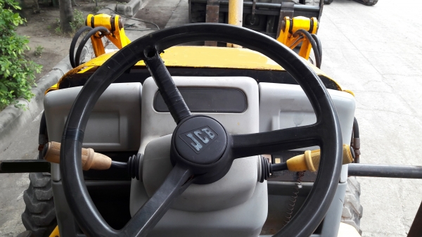 ขายเก่านอก รถตักหน้าขุดหลัง JCB 3CX ราคา 630,000 บาท ต่อรอง เก่านอกสภาพดี ใบอินวอย 084-5424150