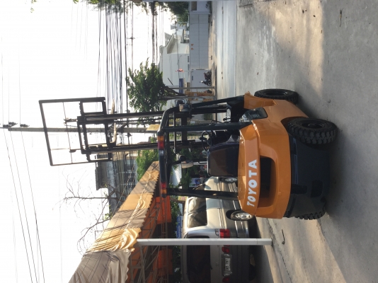 อาร์ ซี เอช โฟรคลิฟท์   ขาย โตโยต้า รุ่น 5 ดีเซล 2.5 ตัน เสา 3 เมตร