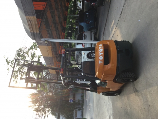 อาร์ ซี เอช โฟรคลิฟท์   ขาย โตโยต้า รุ่น 5 ดีเซล 2.5 ตัน เสา 3 เมตร