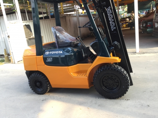 อาร์ ซี เอช โฟรคลิฟท์   ขาย โตโยต้า รุ่น 5 ดีเซล 2.5 ตัน เสา 3 เมตร