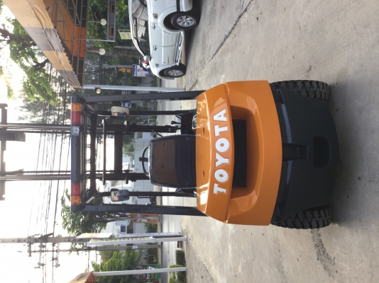 อาร์ ซี เอช โฟรคลิฟท์   ขาย โตโยต้า รุ่น 5 ดีเซล 2.5 ตัน เสา 3 เมตร