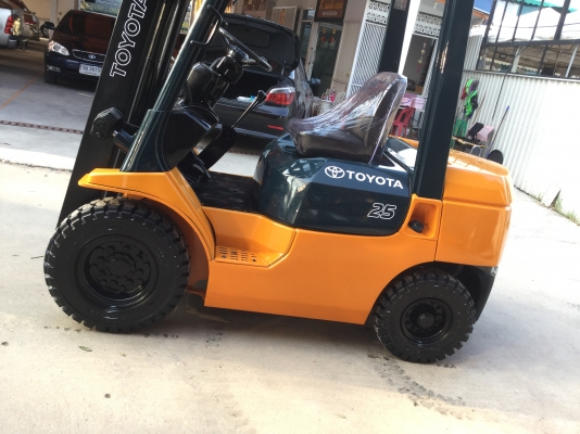 อาร์ ซี เอช โฟรคลิฟท์   ขาย โตโยต้า รุ่น 5 ดีเซล 2.5 ตัน เสา 3 เมตร