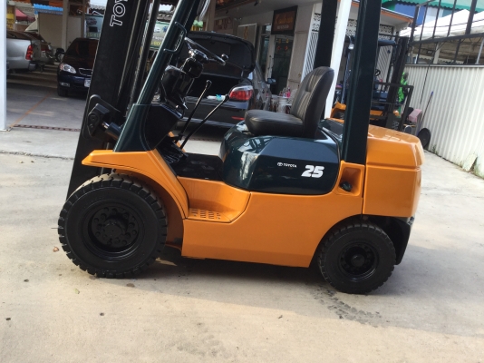 อาร์ ซี เอช โฟรคลิฟท์  ขาย โตโยต้า รุ่น 7 ดีเซล 2.5 ตัน