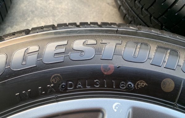 แม็กป้ายแดง Nissan Almera Sportech ขอบ 15 พร้อมยางป้ายแดง 185-65-15 Bridgestone แม็กสวยกริ๊บ ดอกเต็มๆ มีตุ่ม