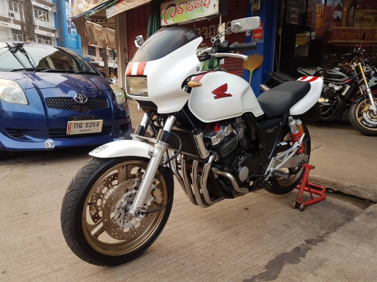 ขาย HONDA CB400 เวอร์ชั่นR LIMITEDไฟเหลี่ยม เดิมๆ มีท่อแต่ง กันล้ม ทะเบียนเล่มเขียวพร้อมโอน ราคา 650