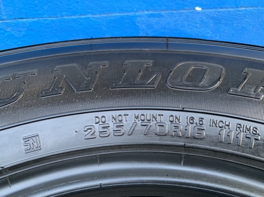 ยางใหม่ป้ายแดง 255-70-16 Dunlop ยกห้าง ไม่เคยสัมผัสผิวถนน ยางใหม่ป้ายแดง 255-70-16 Dunlop ยกห้าง ไม่เคยสัมผัสผิวถนน