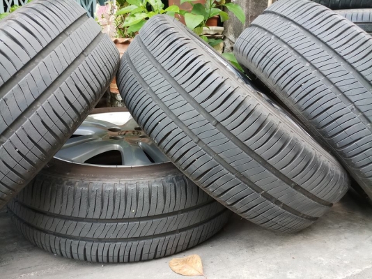 ล้อHonda jazz ขอบ16 4x100 ยางมิเชอลิน ใส่ได้หลายยี่ห้อ ล้อสวยไม่มีรอยเบียดเลยยางมิเชอลิน 185 55 16 ปี14