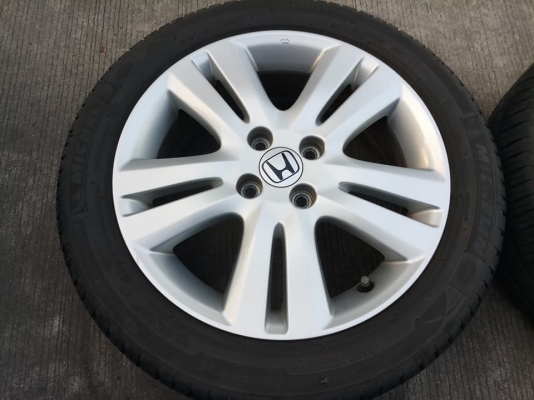 ล้อHonda jazz ขอบ16 4x100 ยางมิเชอลิน ใส่ได้หลายยี่ห้อ ล้อสวยไม่มีรอยเบียดเลยยางมิเชอลิน 185 55 16 ปี14