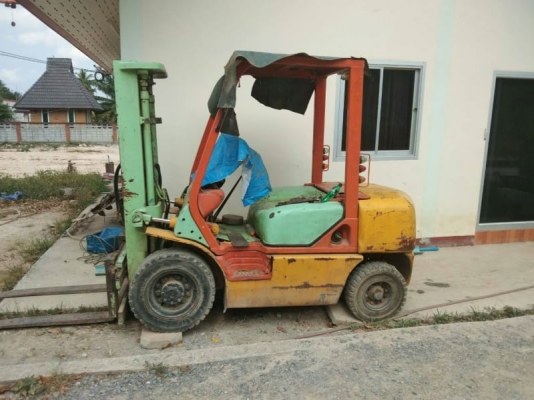 ขายโฟล์คลิฟต์2.5ตันราคา 150,000