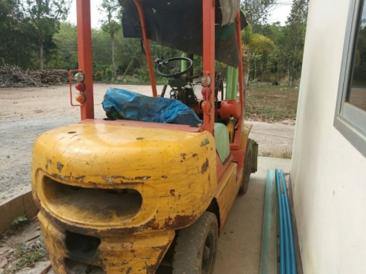 ขายโฟล์คลิฟต์2.5ตันราคา 150,000