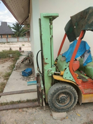 ขายโฟล์คลิฟต์2.5ตันราคา 150,000