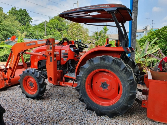 ขายรถตักมือสอง KUBOTA L4708 พร้อมบุ้งกี๋ LA588 รถสวยเดิมๆ 1,200 ชั่วโมง  ราคา 430,000 ต่อรองได้  สามย่านแทรคเตอร์ โทร/ไลน์ 0897489639 ,0899347475