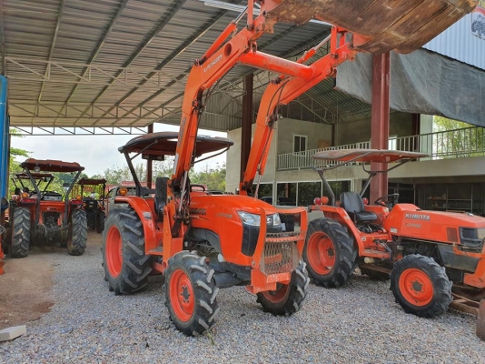 ขายรถตักมือสอง KUBOTA L4708 พร้อมบุ้งกี๋ LA588 รถสวยเดิมๆ 1,200 ชั่วโมง  ราคา 430,000 ต่อรองได้  สามย่านแทรคเตอร์ โทร/ไลน์ 0897489639 ,0899347475
