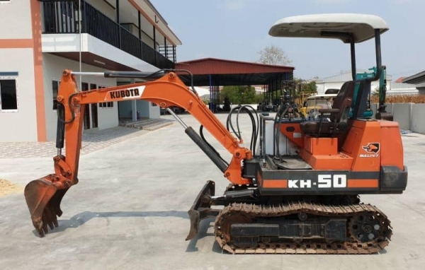 KH50 KUBOTA (รถนอก นำเข้า ขายถูก)@175,000(เทียบเท่าPC30) รถนอกสถาพดีพร้อมใช้เพิ่งนำเข้ามายังไม่เคยใช้งานในเมืองไทยเลย  เครื่องคูโบ้ต้า3สูบ   เครื่องดีปั้มเเรงพร้อมใช้  บูมอาร์มสวย  ช่วงล่างดี  เร็วแรงไม่โหลดพร้อมใช้รถเดิมๆขายตามสภาพ  เอกสารอินวอยสนใจคลิ๊ก