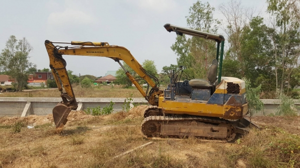 ขาย แบคโฮ KOMATSU PC30-6 เอกสารใบซื้อขาย เครื่องดี ปั้มเฟือง ช่วงล่าง 70\% ราคาต่อรองได้ครับ